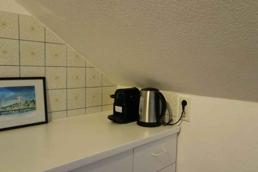 Charming Home Away: Close To Dusseldorf Messe Apartment
