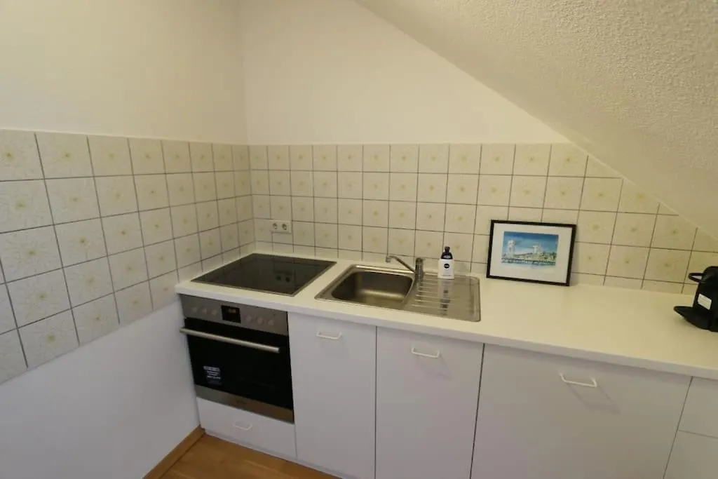 Charming Home Away: Close To Dusseldorf Messe Apartment