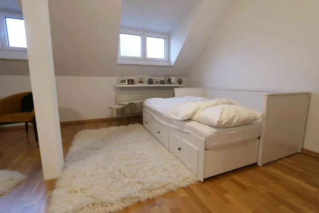 Charming Home Away: Close To Dusseldorf Messe Germany