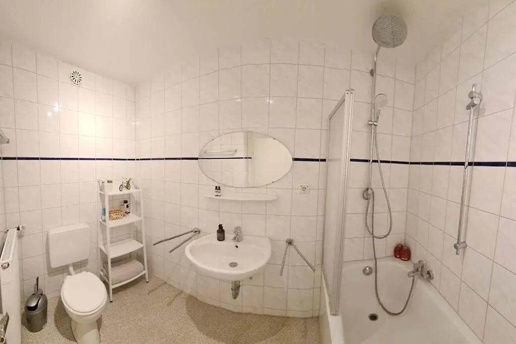 Apartment Charming Home Away: Close To Dusseldorf Messe Germany
